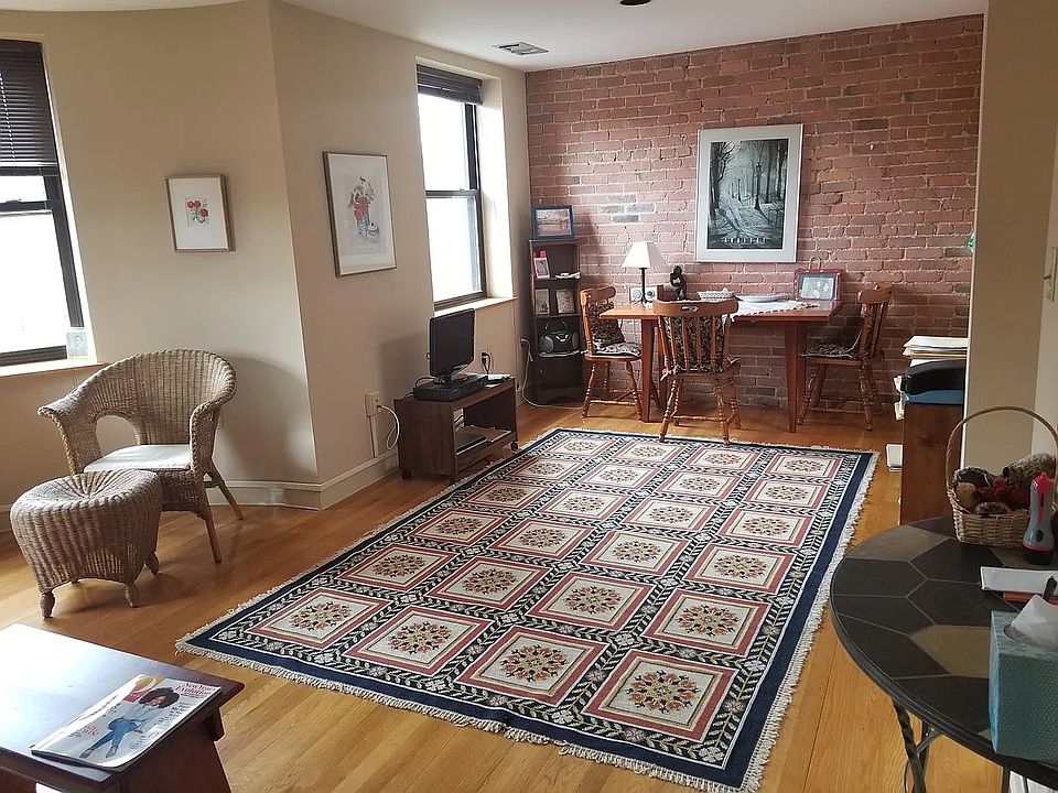 2nd image of 90 Gainsborough St #401