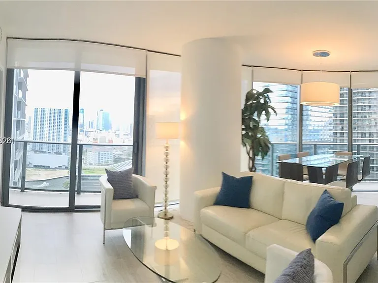 55 SW 9th St #2901 — Photo 10