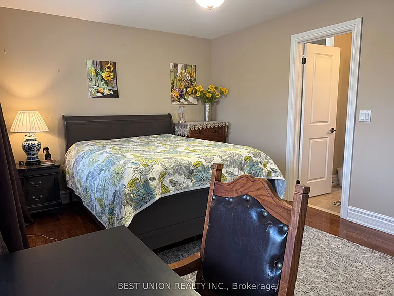 110 Bond Cres #2 — Photo 9
