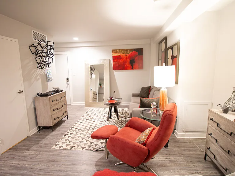 Mayflower Apartments — Photo 30