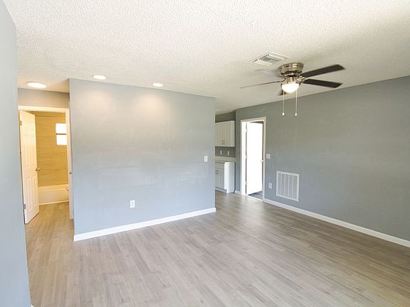 3rd image of 7138 Oakwood Dr