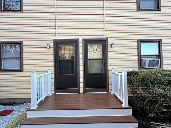 951 Main St, West Warwick, RI