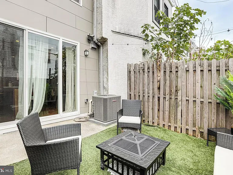 1146 S Dorrance St — Photo 7