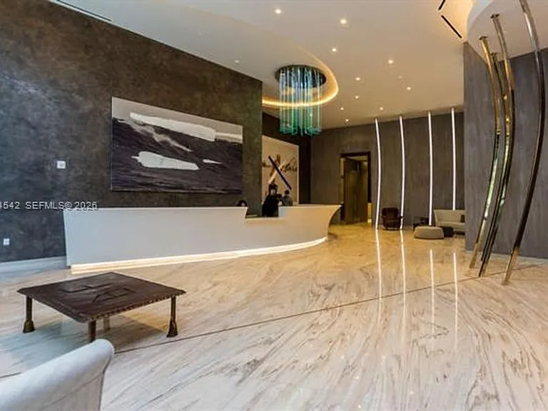 1000 Brickell Plz #CU-4104 — Photo 3