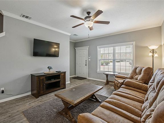 2nd image of 301 Sw Pkwy #310