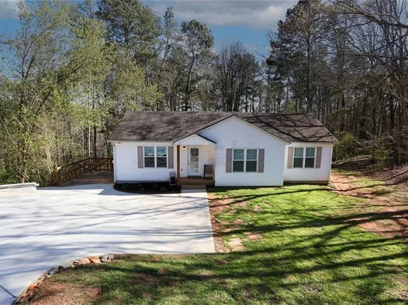 3710 Rambling Woods Dr, Loganville, GA 30052