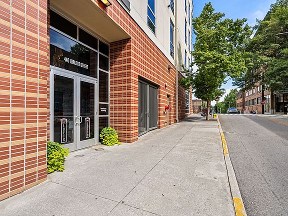 4th image of 440 Walnut St Unit 303