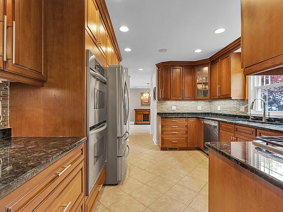 5th image of 149 Forestway Dr