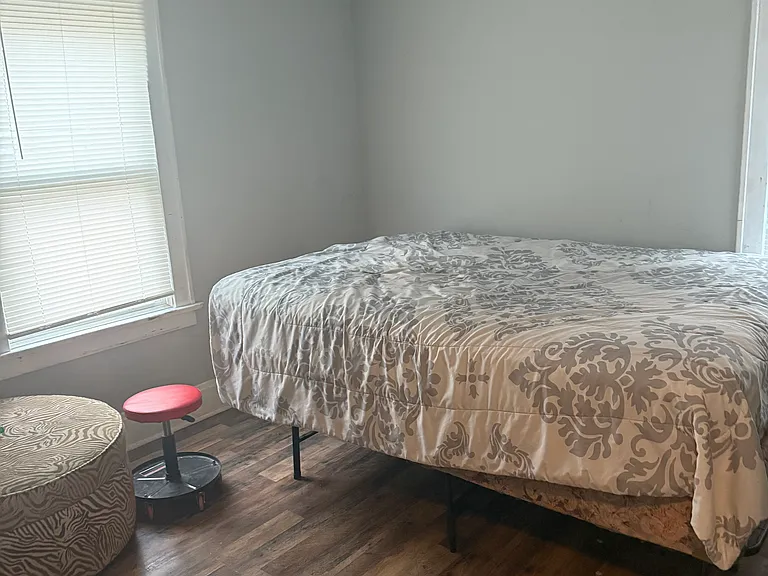 195 N Oakley Ave #3 — Photo 2
