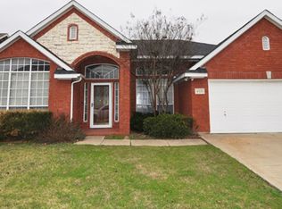4521 Creekside Dr, Haltom City, TX 76137