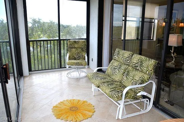 2 bed, 2.0 bath, 1607 sqft, $10,500 — Photo 2