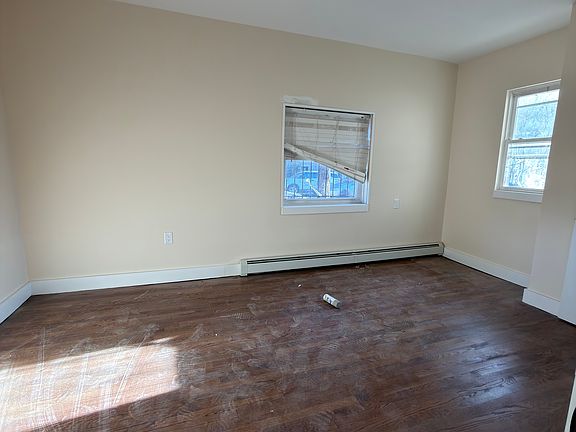 5th image of 165 Danforth Ave APT 1