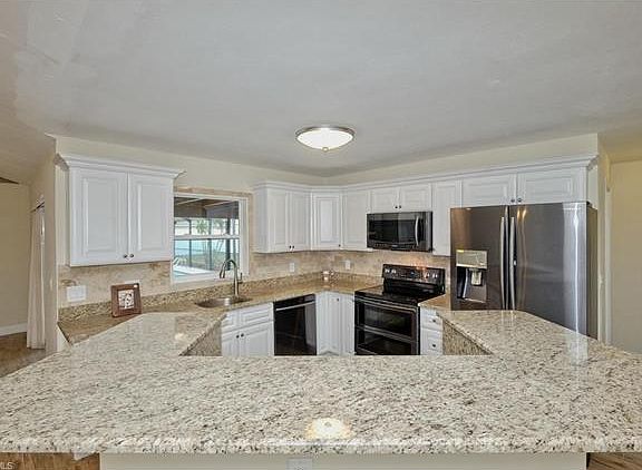 3rd image of 230 SE 20th Ct