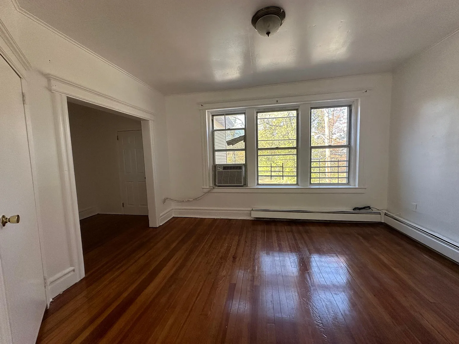 3 bed, 1056 sqft, $2,100 — Photo 3