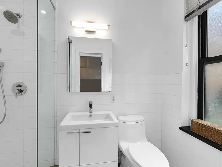 295 W 11th St #2G — Photo 6