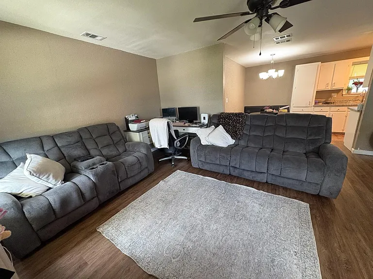7471 FM 457 — Photo 3