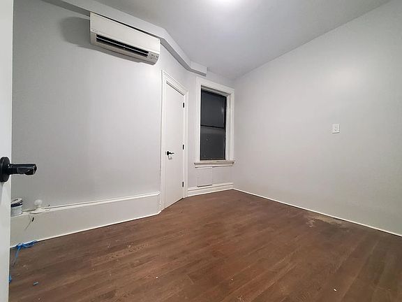5th image of 84 Romaine Ave #5D
