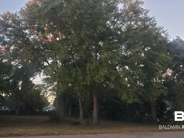 305 E School St, Atmore, AL 36502