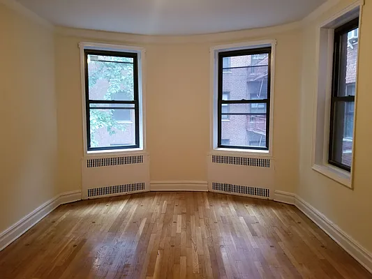 Rented by Max & Associates Realty Corp | media 3