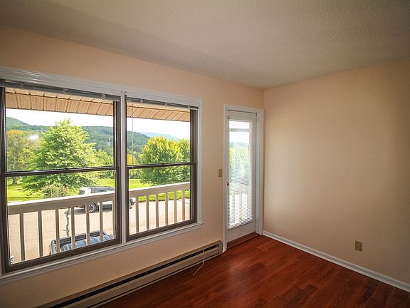 5th image of 144B Heathstone Ct