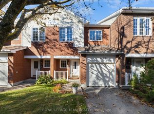68 Grandcourt Dr #31, Ottawa, ON K2G 5W9