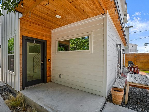 2nd image of 1413 Montopolis Dr Unit A