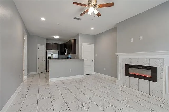 55 Carriage Ln #D — Photo 4