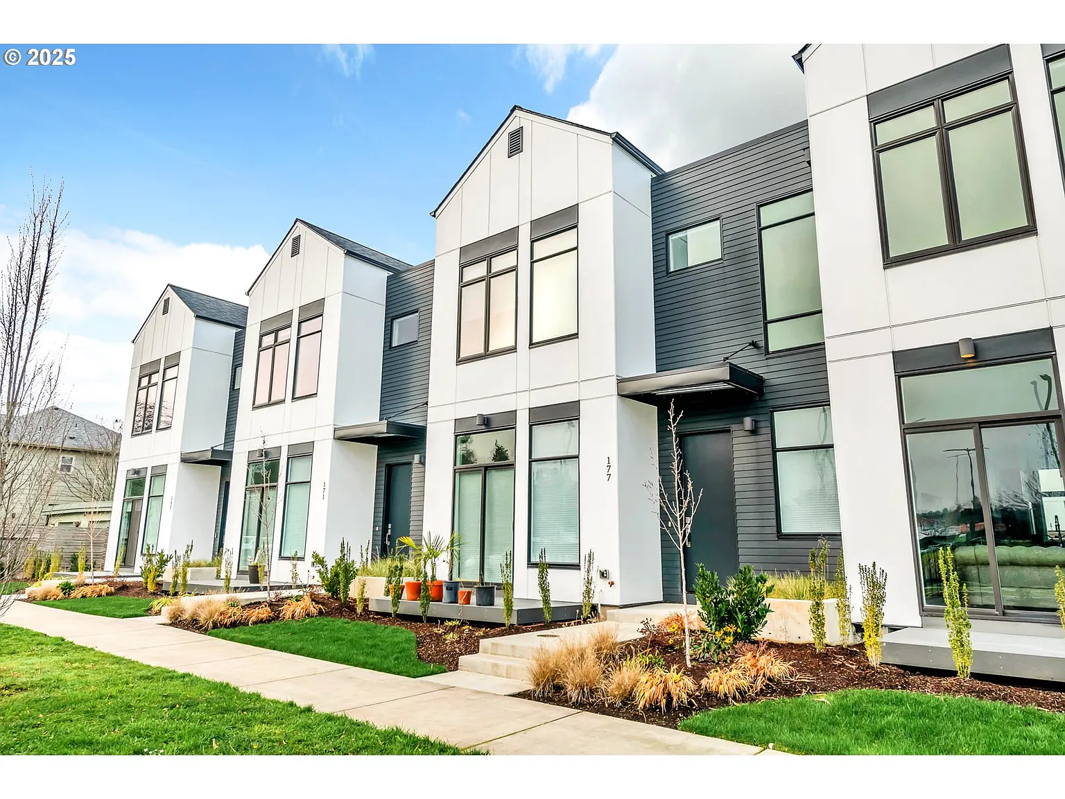 177 E 20th Ave photo 1