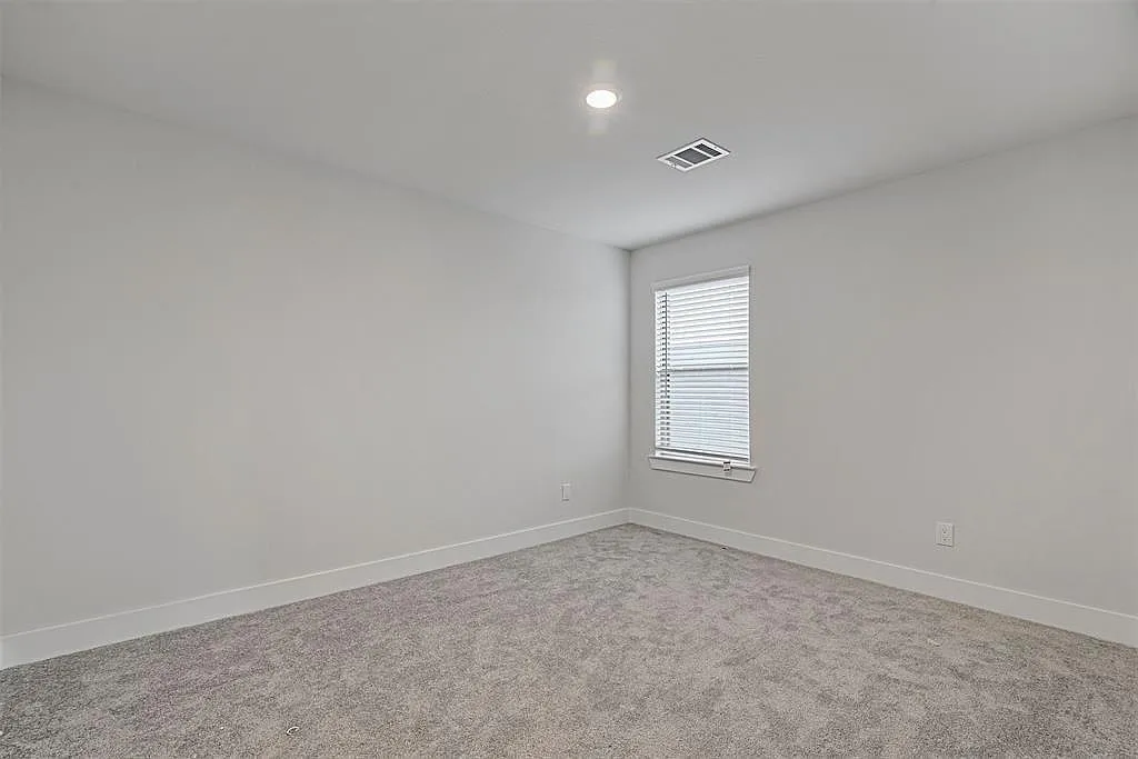 3 bed, 2.5 bath, 1740 sqft, $2,450 — Photo 2