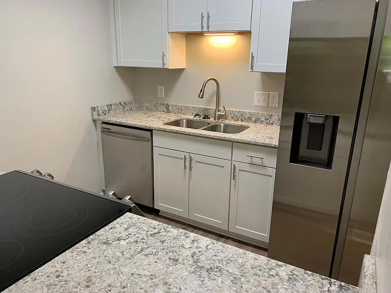 1798 Falconcrest Dr — Photo 2