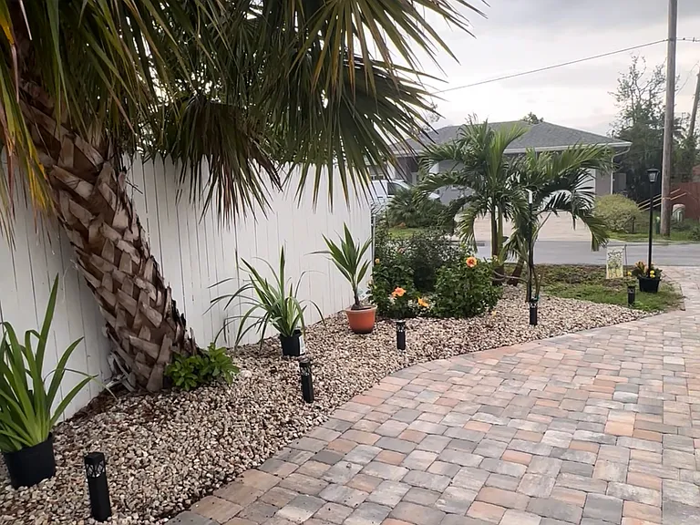 2836 Olympic St — Photo 8