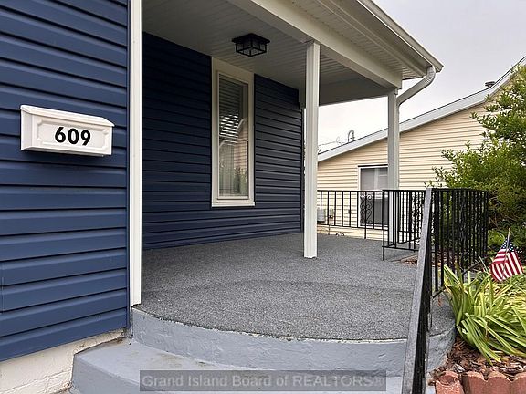 3rd image of 609 W 12th St