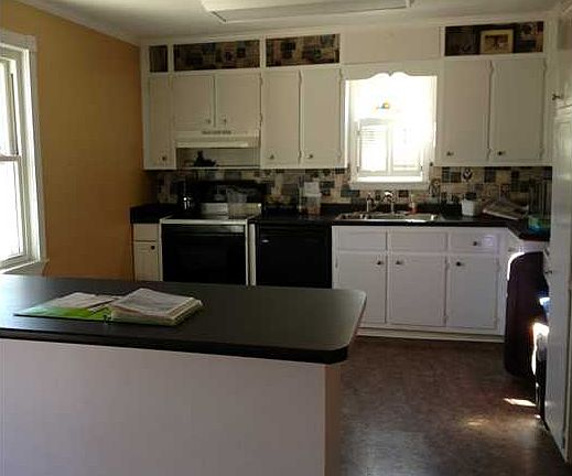 3rd image of 305 Garden Grove Dr