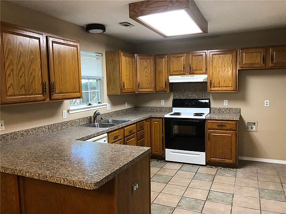 5th image of 2348 Pin Oak St