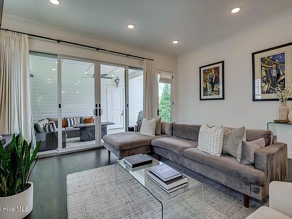5th image of 55 Fulton Street