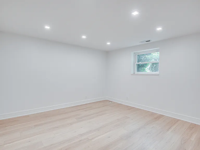 1108 Emerald Dr — Photo 12