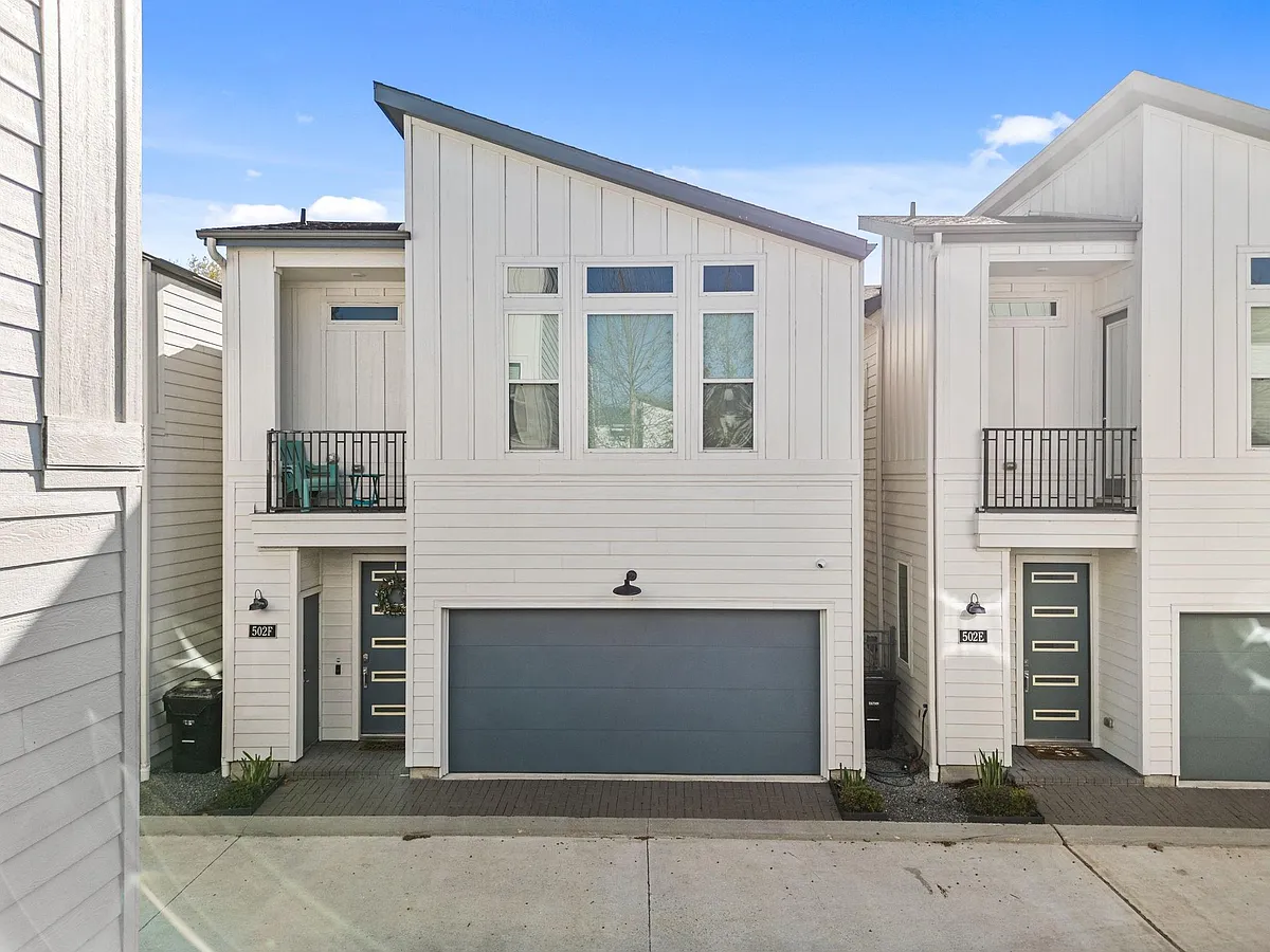 Building Photo - 502 W Donovan St #F