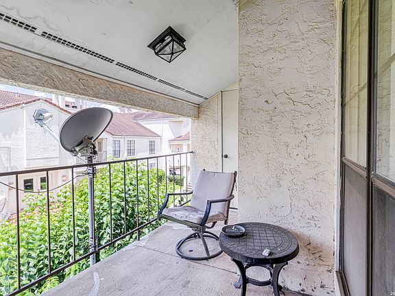 3rd image of 2255 Thousand Oaks Dr #605