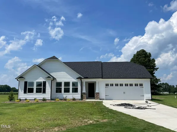 40 Grace Ridge Ct, Benson, NC 27504