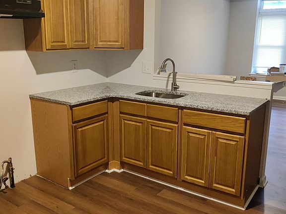 5th image of 1025 Belmont Ave Unit A