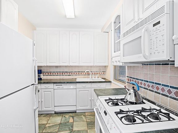4th image of 1408 2nd Ave #2C
