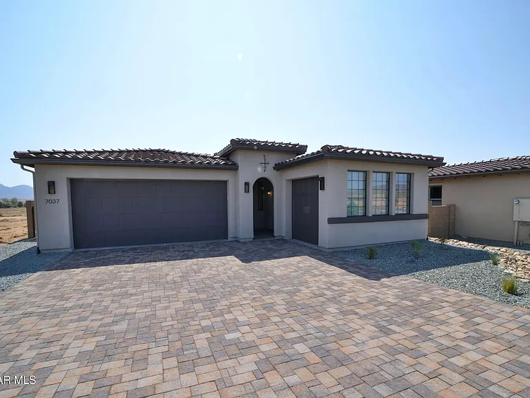 7037 N Robin Nest Ct — Photo 1