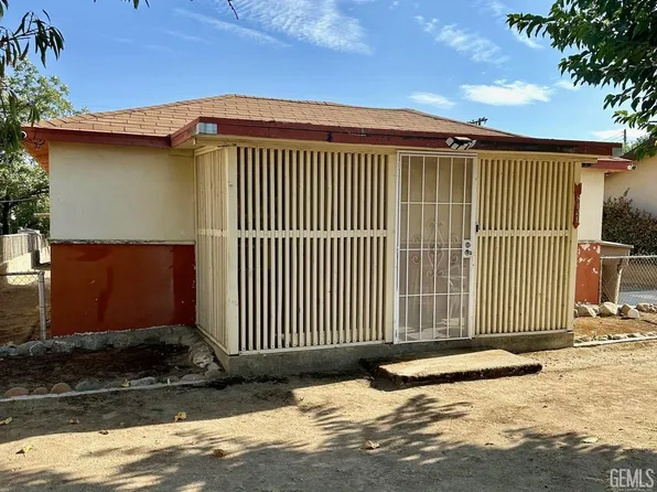 8121 Bertal St, Lamont, CA 93241