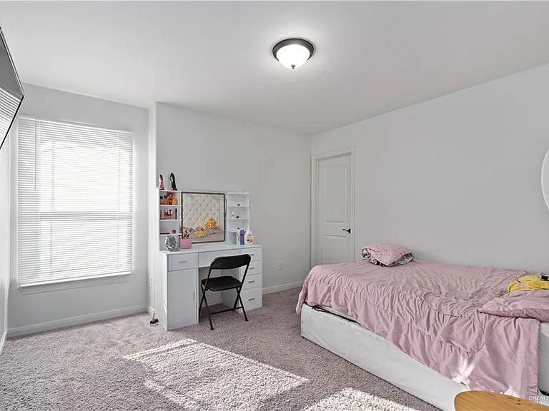 2307 N 26th Dr — Photo 18