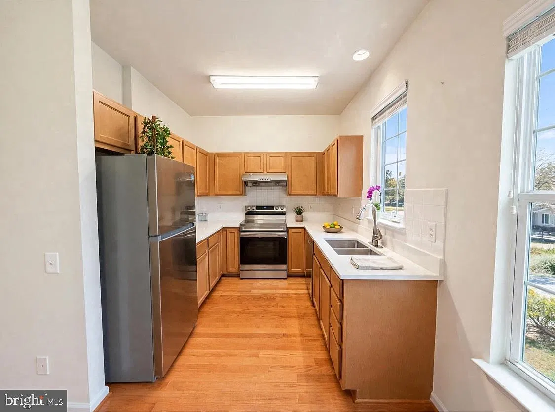 3 bed, 2.5 bath, 1528 sqft, $2,650 — Photo 3