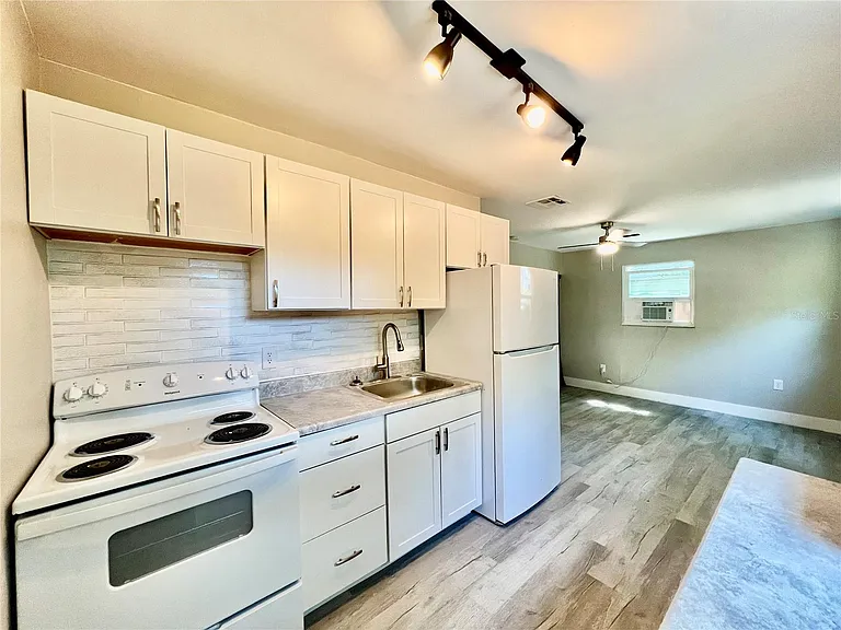 1709 E Chelsea St #B — Photo 7