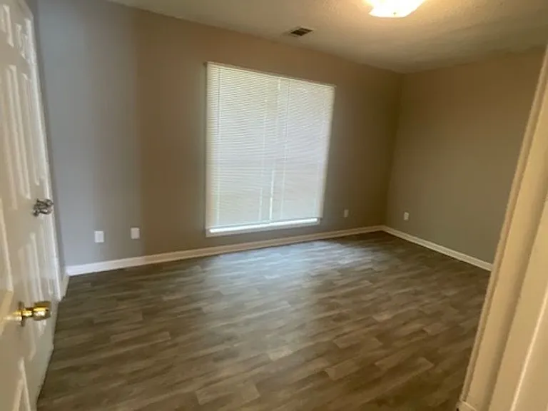 110 Money St — Photo 6