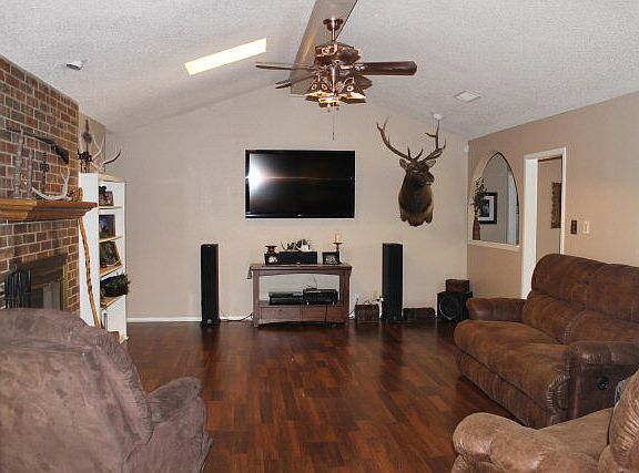 4th image of 2401 Northtown Ct