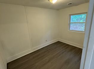 711 Glenn Ave APT 9, Lake City, TN 37769