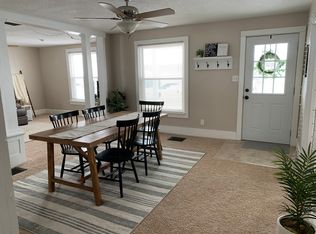 634 N Cody Rd, Le Claire, IA 52753